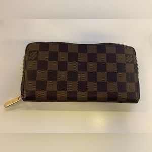 Louis Vuitton Zippy wallet